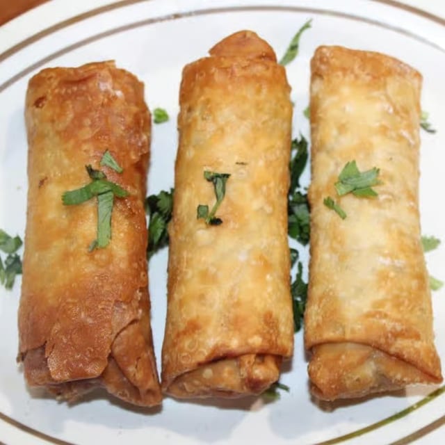 Veggie spring roll (3pcs).